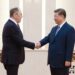 El presidente de China, Xi Jinping (d), y el canciller de Rusia, Serguéi Lavrov, durante un encuentro en Pekín. Foto: EFE / X / Ministerio de Asuntos Exteriores de Rusia.
