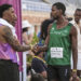 Juan Miguel Echevarría (izq) conversa con Lester Lescay (der) durante el Meeting Internacional de Atletismo CD Meliz Sport, este jueves en la Fuente de la Niña, en Guadalajara. EFE/Nacho Izquierdo