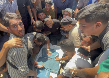 Israel repite el asesinato de periodistas en Gaza para silenciar sus prácticas genocidas. Foto: EFE/ Ahmad Awad