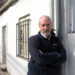 Alfonso Mateo-Sagasta, autor del libro "El Reino de Belmonte. Una utopía urbana", en el que narra cómo este barrio de la periferia norte de Madrid, levantado por emigrantes llegados del campo en los años 60, se declaró independiente del resto de España. Foto: EFE.