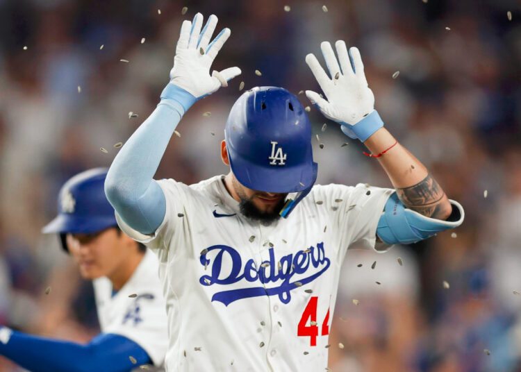 Andy Pagés conectó dos jonrones este lunes en el partido entre los Dodgers y los Reds. Foto: Caroline Brehman/EFE/EPA