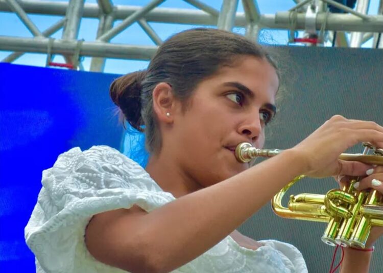 La trompetista cubana Arlen Borrego. Foto: Instagram/Arlen Borrego.