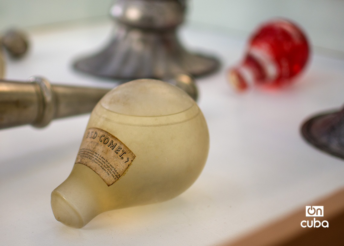Bombas de agua con químico que se utilizaban para apagar los fuegos. Foto: Otmaro Rodríguez.