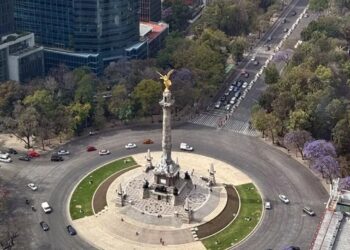 Vista aérea del monumento Ángel de la Independencia en Ciudad de México. Foto: Álex Cruz/EFE.