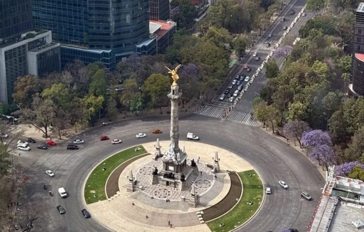 Vista aérea del monumento Ángel de la Independencia en Ciudad de México. Foto: Álex Cruz/EFE.