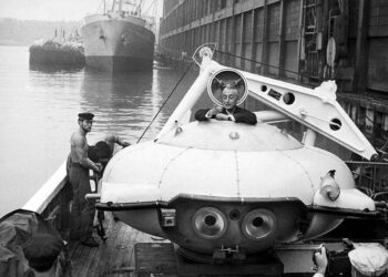 Jacques Costeau en su submarino. Foto: Tomada de: www.ibm.com