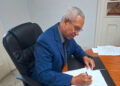 Antonio Carricarte, el presidente de la Cámara de Comercio de Cuba, firmó el documento, al igual que su homólogo moldavo, Sergiu Harea. Foto: @CubaMINREX