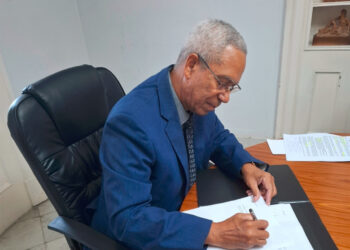 Antonio Carricarte, el presidente de la Cámara de Comercio de Cuba, firmó el documento, al igual que su homólogo moldavo, Sergiu Harea. Foto: @CubaMINREX