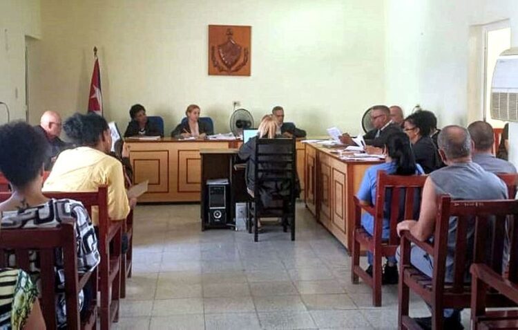 Juicio por delitos de malversación que provocaron pérdidas por unos 100 millones de pesos a una empresa estatal en Sancti Spíritus. Foto: Escambray.