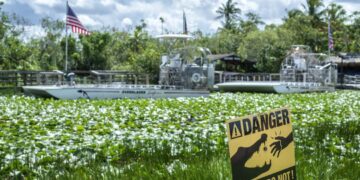 Una señalización en una de las zonas de los Everglades. Foto: CRISTOBAL HERRERA-ULASHKEVICH/ EFE/EPA.