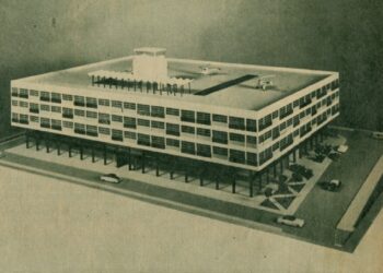 Maqueta del edificio polifuncional en cuya azotea radicaría la Terminal de Helicópteros de La Habana Vieja. Foto: “Información”, 25 de diciembre de 1958. Tomada de Repositorio Digital OHC.
