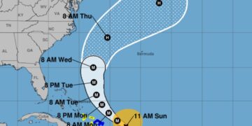 Cono de la trayectoria pronosticada del huracán Erin. Gráfico: Centro Nacional de Huracanes de Estados Unidos.