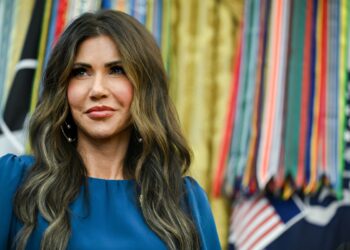 La secretaria de Seguridad Nacional de Estados Unidos, Kristi Noem. Foto: EFE/EPA/ANNABELLE GORDON/POOL.