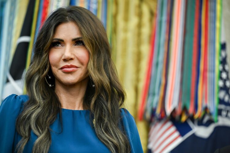 La secretaria de Seguridad Nacional de Estados Unidos, Kristi Noem. Foto: EFE/EPA/ANNABELLE GORDON/POOL.