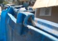 Los tornillos son uno de los implementos más depredados de los contenedores de basura. Foto: AMD.