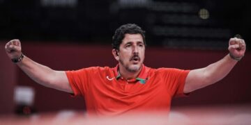 El reconocido entrenador brasileño Luizomar Moura, quien dirigirá la selección cubana de voleibol femenino. Foto: FIVB / Cubadebate.