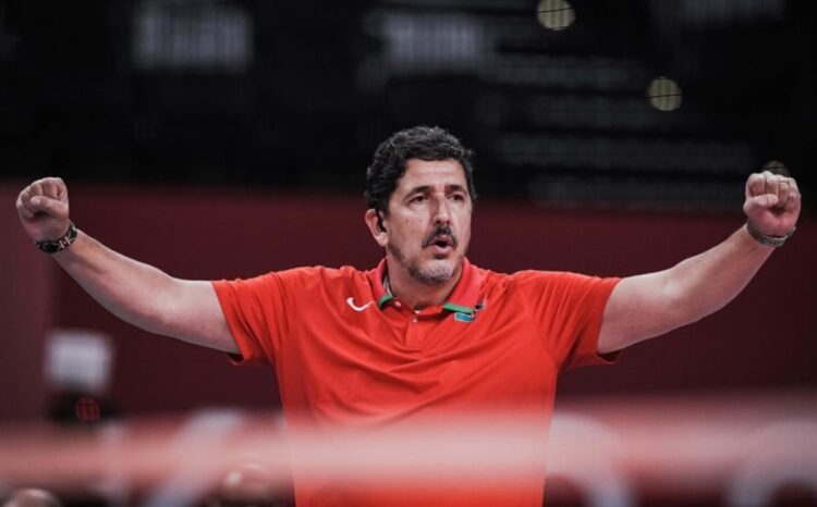 El reconocido entrenador brasileño Luizomar Moura, quien dirigirá la selección cubana de voleibol femenino. Foto: FIVB / Cubadebate.