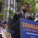 El candidato demócrata a la alcaldía de la ciudad de Nueva York, Zohran Mamdani, habla durante una conferencia de prensa el 7 de agosto de 2025. Foto: EFE/EPA/SARAH YENESEL.