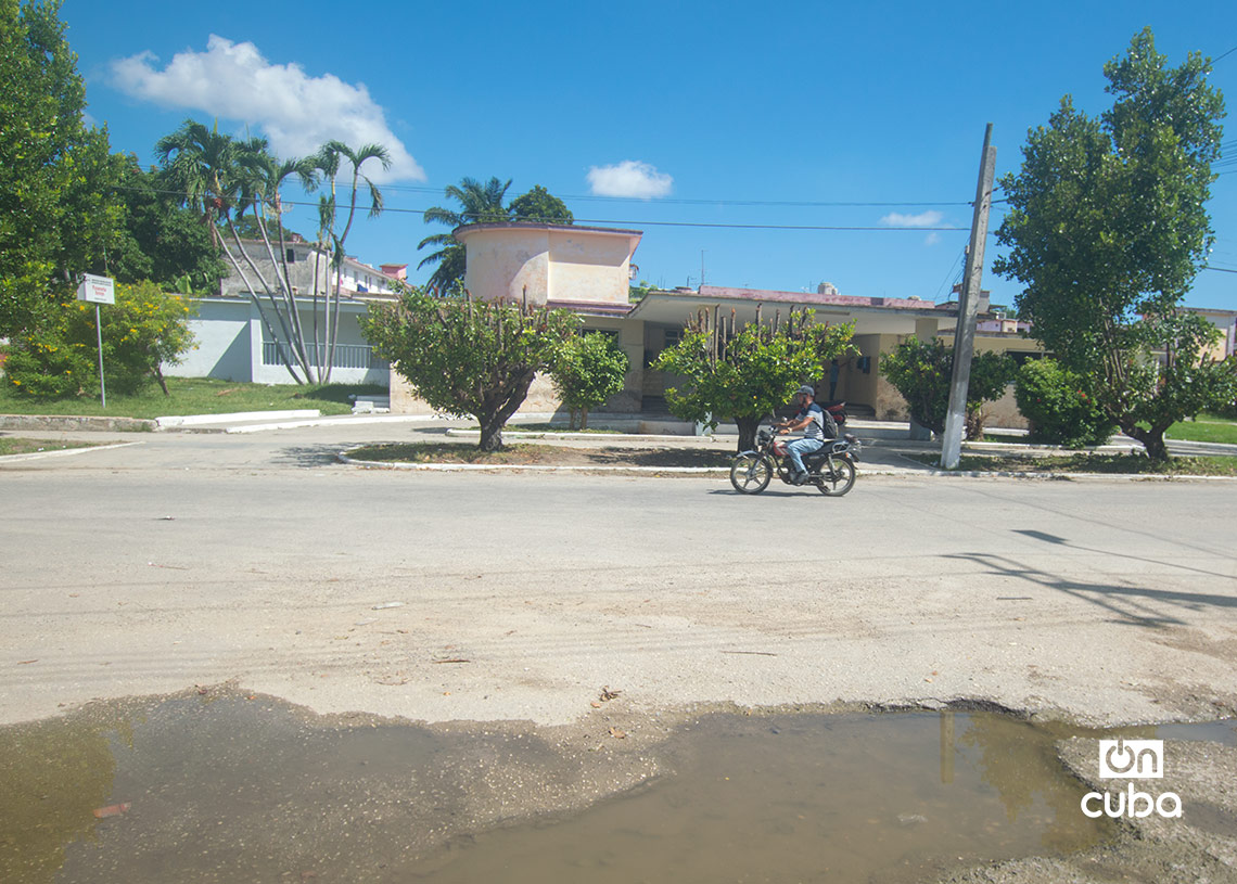 Funeraria Arroyo, en la avenida María Auxiliadora, en Víbora Park, La Habana. Foto: Otmaro Rodríguez.