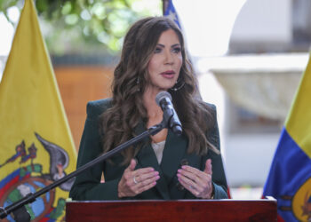 La secretaria de Seguridad Nacional de Estados Unidos, Kristi Noem, durante una visita a Ecuador. Foto: EFE/ José Jácome.