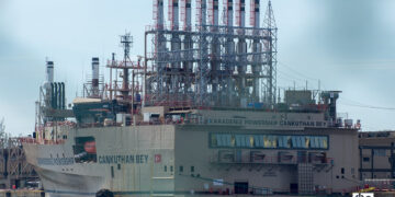 La patana turca Cankuthan Bey en la ensenada de Melones, en La Habana, el miércoles 13 de agosto de 2025. Foto: Otmaro Rodríguez.
