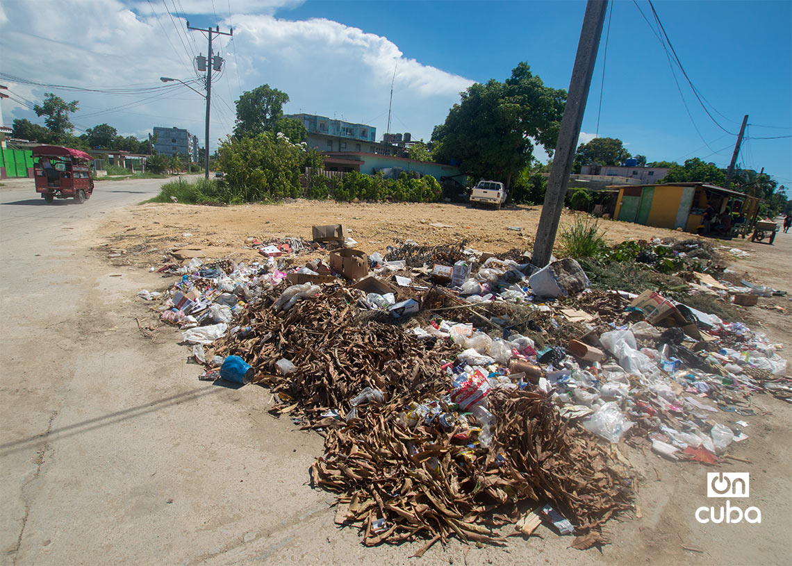 Basurero en el reparto Martí, La Habana. Foto: Otmaro Rodríguez.