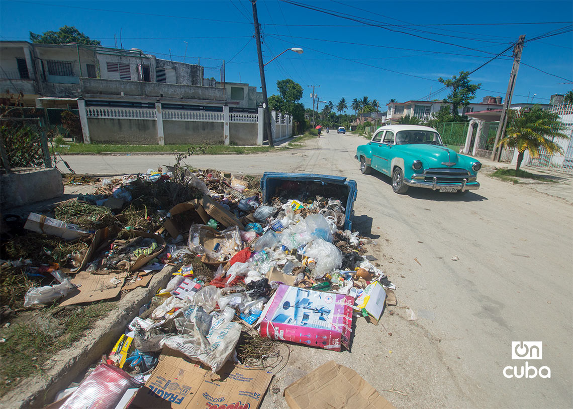 Basurero en el reparto Martí, La Habana. Foto: Otmaro Rodríguez.