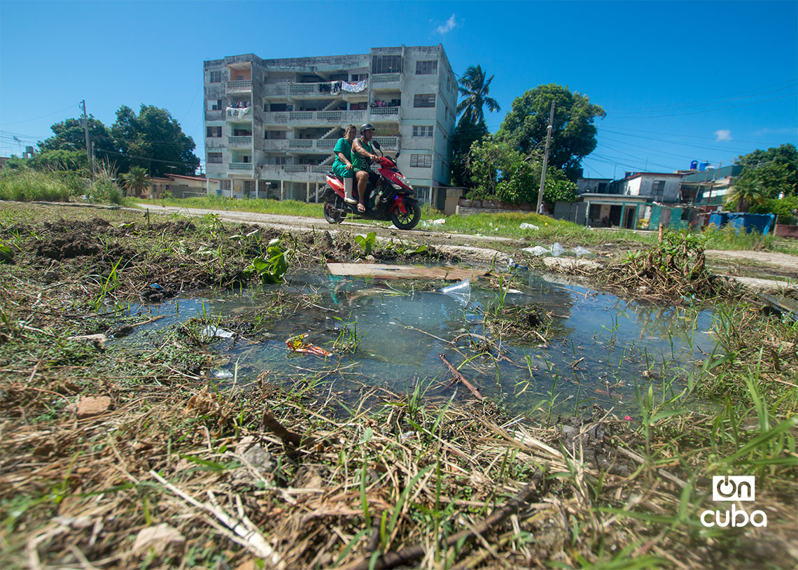 Calle Yara en el reparto Martí, La Habana. Foto: Otmaro Rodríguez.