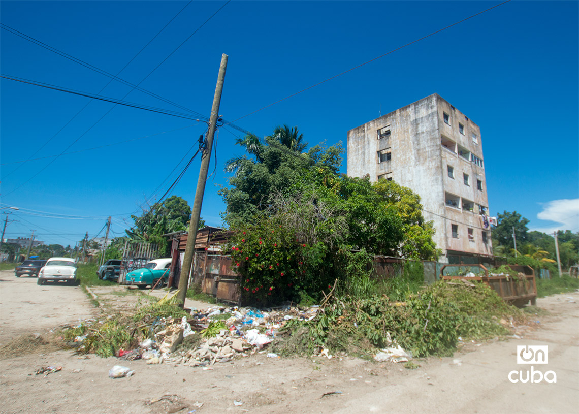 Avenida América, reparto Martí, La Habana. Foto: Otmaro Rodríguez.