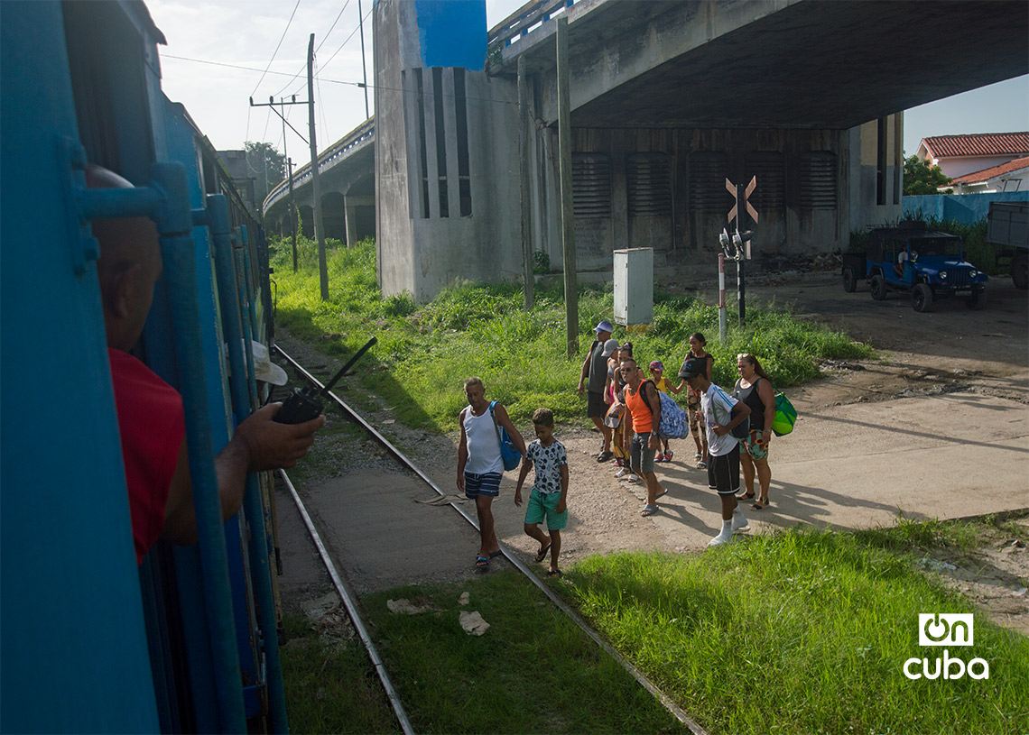 Intermediate stop of the train to Guanabo Beach, in East Havana. Photo: Otmaro Rodríguez.
