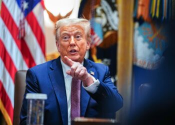 Donald Trump durante una reunión de su Gabinete en la Casa Blanca. Foto: EFE/EPA/AARON SCHWARTZ / POOL.