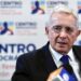 El expresidente de Colombia Álvaro Uribe fue condenado a una pena de 12 años que deberá cumplir en prisión domiciliaria por los delitos de fraude procesal y soborno en actuación penal, según una sentencia divulgada este 1 de agosto de 2025. Foto: Carlos Ortega / EFE / Archivo.