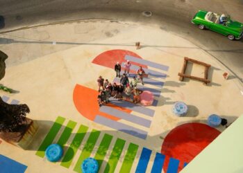 Vista a ojo de pájaro, desde la azotea del edificio intervenido por cubanos e italianos en Ave. Italia y Malecón. Foto: Theder Castro