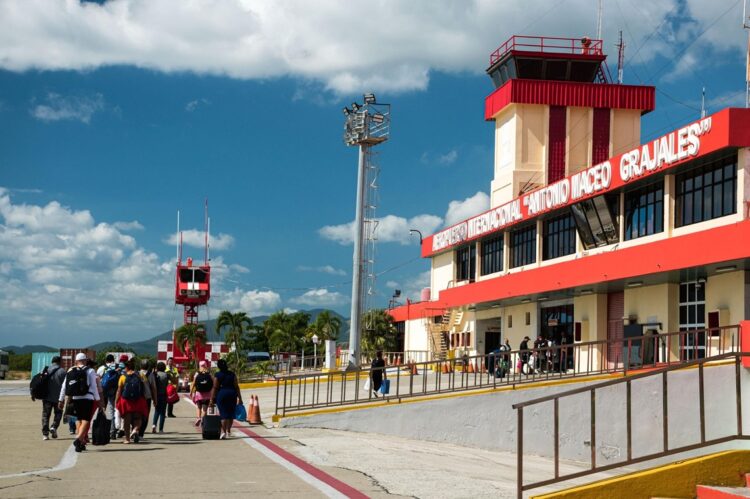 Aeropuerto de Santiago de Cuba. Foto: Naturaleza Secreta.