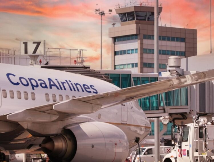 Un avión de Copa en el aeropuerto de Panamá. Foto: Aeropuerto De TocumenFacebook.