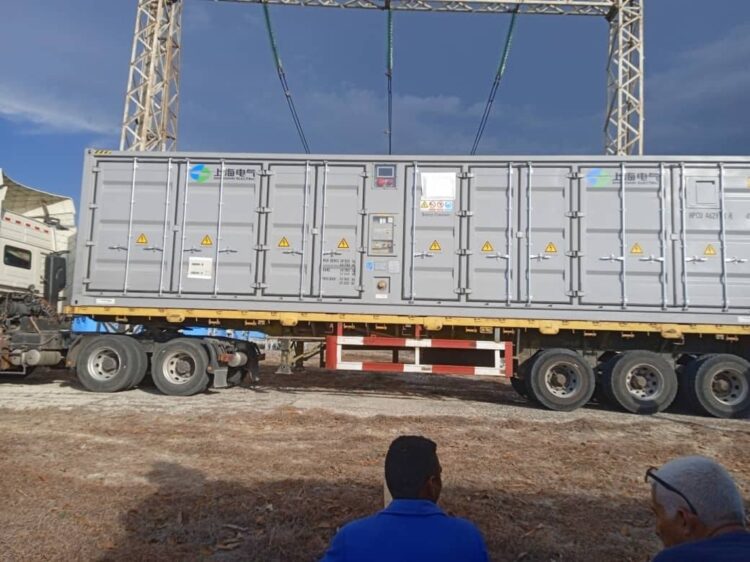 Los BESS almacenan el exceso de energía producido por los parques solares durante el día para suministrarla cuando la generación es baja o cuando la demanda es alta. Foto: José Miguel Solís
