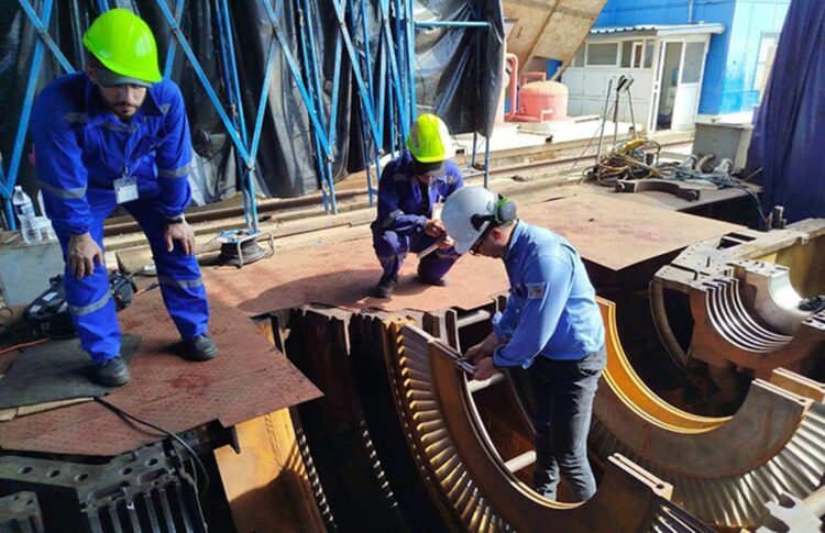 Labores de mantenimiento en la unidad 4 de la termoeléctrica de Cienfuegos. Foto: ACN.