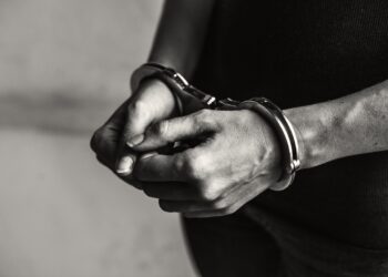 Imagen alegórica de la captura de un presunto criminal. Foto: freepik.es / Archivo.
