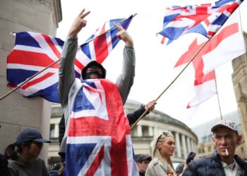 Marcha por la "re-migración" organizada por el grupo de extrema derecha Britain First este sábado, en Mánchester (Reino Unido). Foto: EFE/EPA/ STRINGER.
