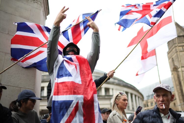 Marcha por la "re-migración" organizada por el grupo de extrema derecha Britain First este sábado, en Mánchester (Reino Unido). Foto: EFE/EPA/ STRINGER.