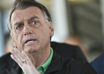Corte Suprema ordena el arresto domiciliario de Bolsonaro por incumplir las restricciones.Foto: EFE/ Andre Borges ARCHIVO