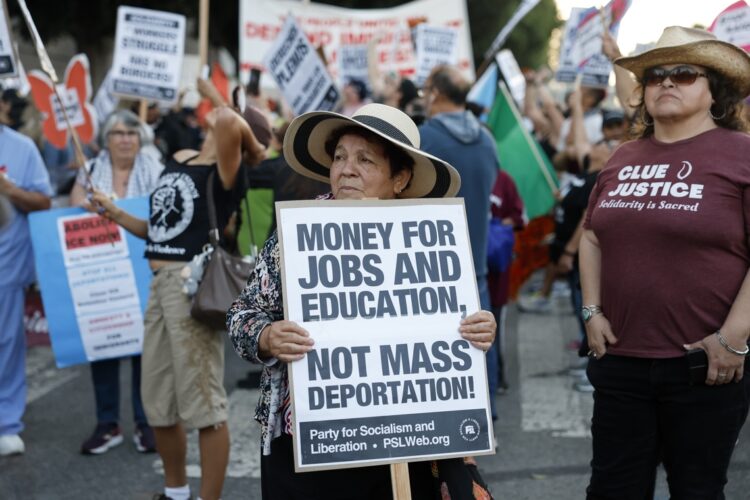 Manifestación contra las medidas federales de control de inmigración, en Los Ángeles, California. Foto: CAROLINE BREHMAN/EFE/EPA