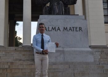 El joven periodista Enrique Pérez Fumero es doctor en Ciencias de la Comunicación por la UH y profesor en la Universidad de Oriente. Foto: Tomada de su perfil de Facebook.
