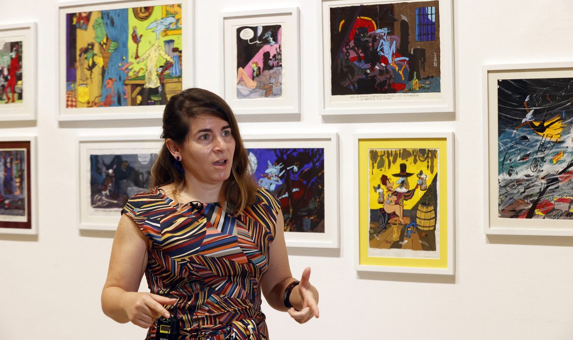 Silvia Padrón, hija del realizador cubano Juan Padrón, habla en entrevista con EFE en la sede de la Galería Continua, en La Habana. Foto: Ernesto Mastrascusa / EFE.