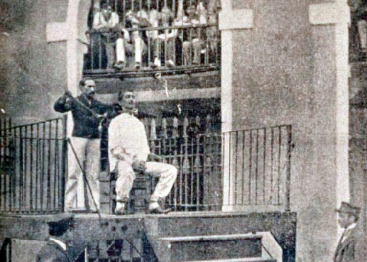 El garrote en el patíbulo de la cárcel de La Habana, 1899. Continuó utilizándose en Cuba hasta 1930. Foto: Archivo del autor.
