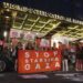 Personas que apoyan a 'If Not Now', organización judía pro-Palestina, protestan contra la implicación del presidente Trump en el conflicto israelo-palestino y la hambruna en Gaza, frente al Hotel Trump en Nueva York. Foto: EFE/SARAH YENESEL.