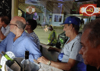 humor en la lola bar