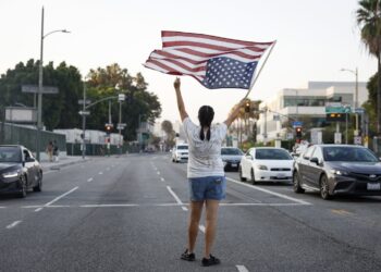 Una manifestación como parte de una 'huelga comunitaria' para protestar contra las medidas federales de control de inmigración, en Los Ángeles, California, EE. UU., el 12 de agosto de 2025. Foto: EFE/EPA/CAROLINE BREHMAN.