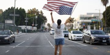 Una manifestación como parte de una 'huelga comunitaria' para protestar contra las medidas federales de control de inmigración, en Los Ángeles, California, EE. UU., el 12 de agosto de 2025. Foto: EFE/EPA/CAROLINE BREHMAN.
