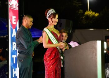 La cubana Leah Reyes Amores se corona Miss Teen Earth 2025.